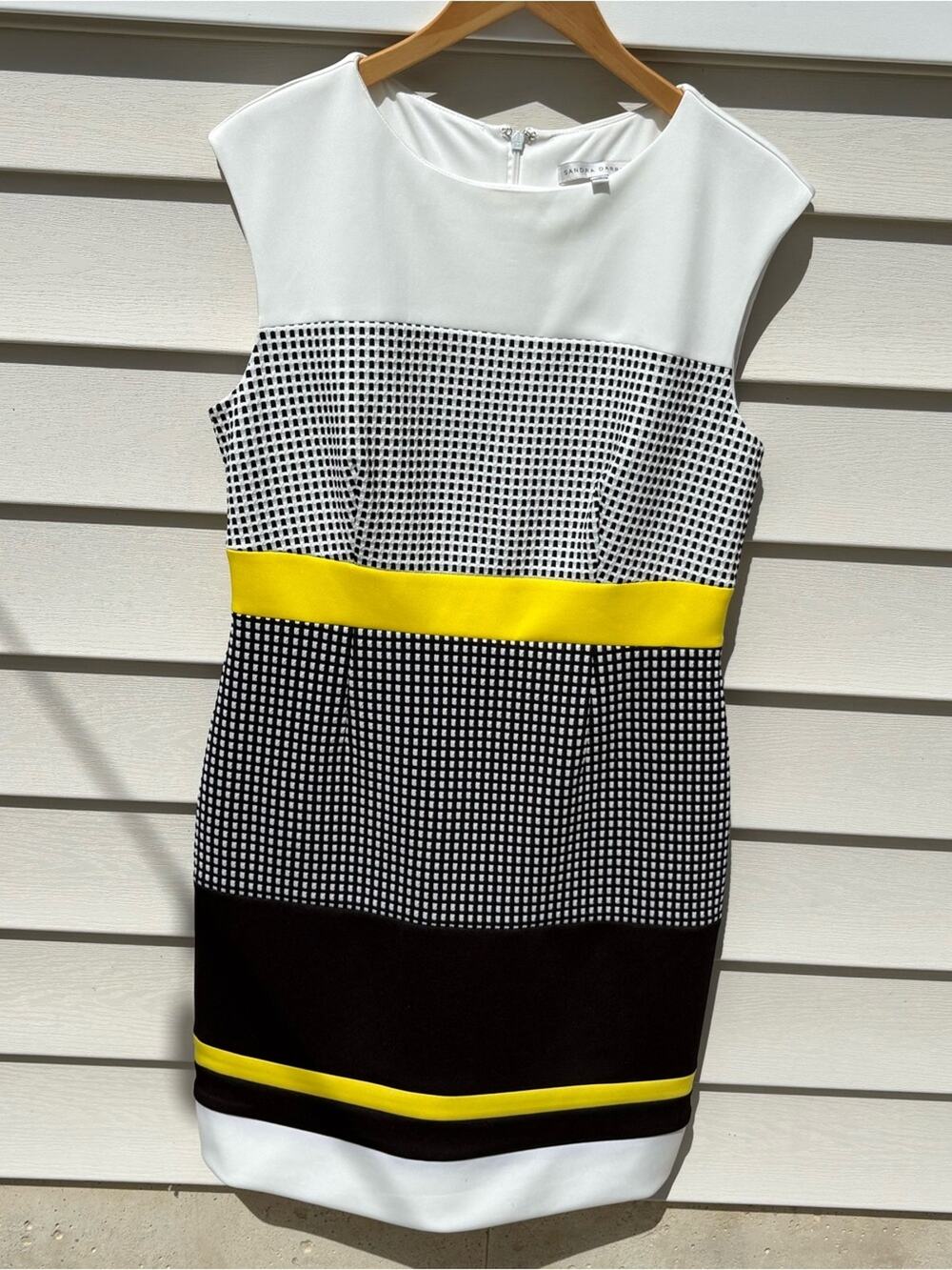 Sandra Darren White & Black Grid Sheath Dress with Yellow Accents size 10